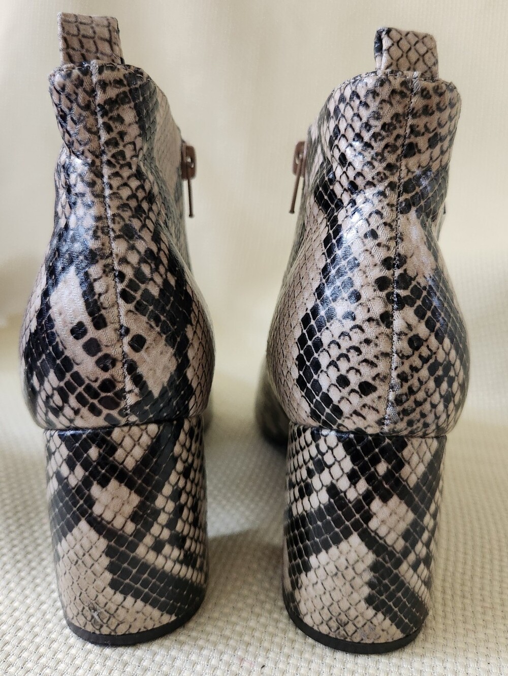 Marc Fisher Python Snakeskin Ankle Booties Pointed Toe Block Heel SideZip Sz 7.5 - Picture 14 of 16